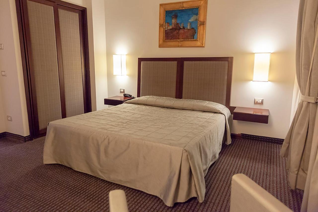 Hotel Dei Gonzaga Reggiolo Екстериор снимка