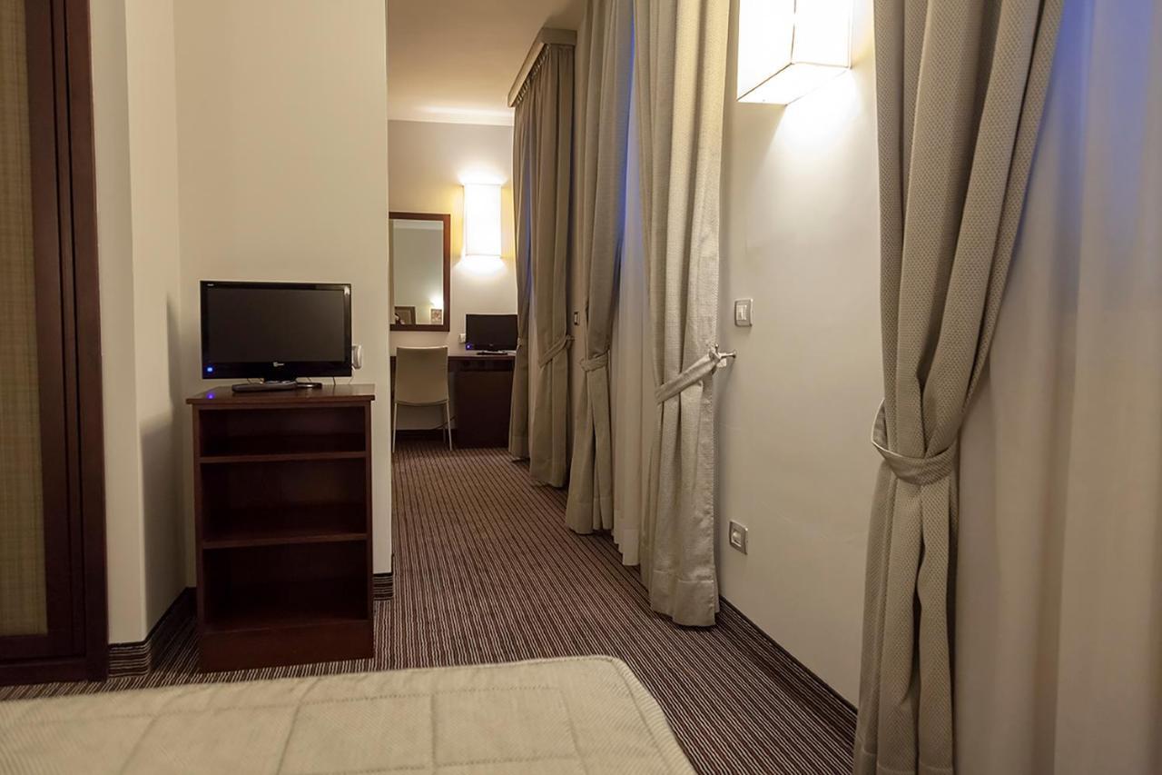 Hotel Dei Gonzaga Reggiolo Екстериор снимка