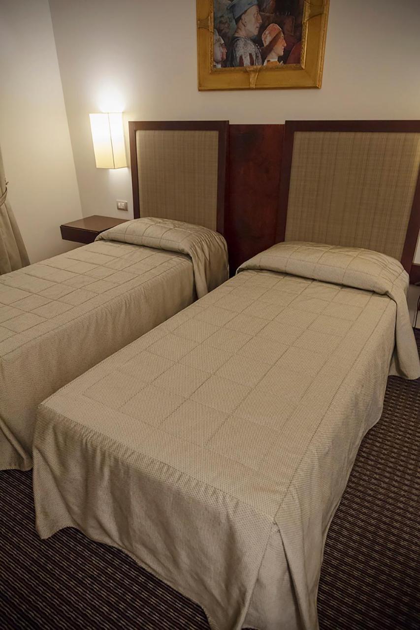 Hotel Dei Gonzaga Reggiolo Екстериор снимка